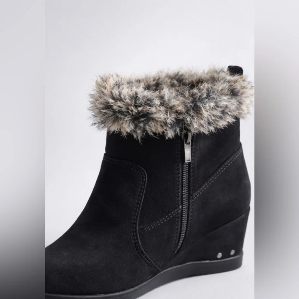 ✨ JustFab Black Wedge Boots Faux Fur Cozy Winter Chic Zip Size 7.5 ✨‎